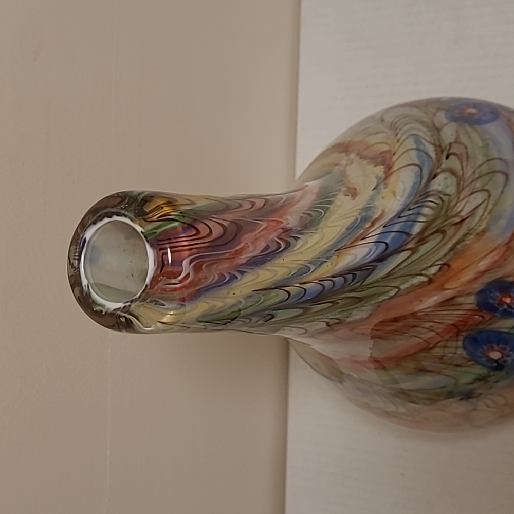 Beautiful Handblown Glass Vase - Picture 5 of 16